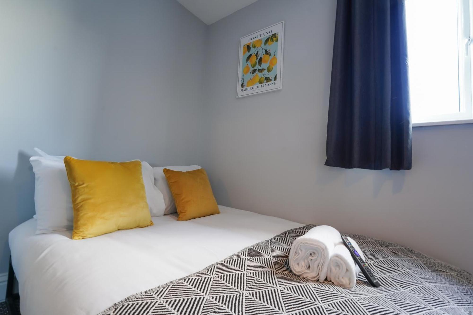 En-Suite Double Rooms, Smart Tv Comfy Style Llanelli Exterior photo