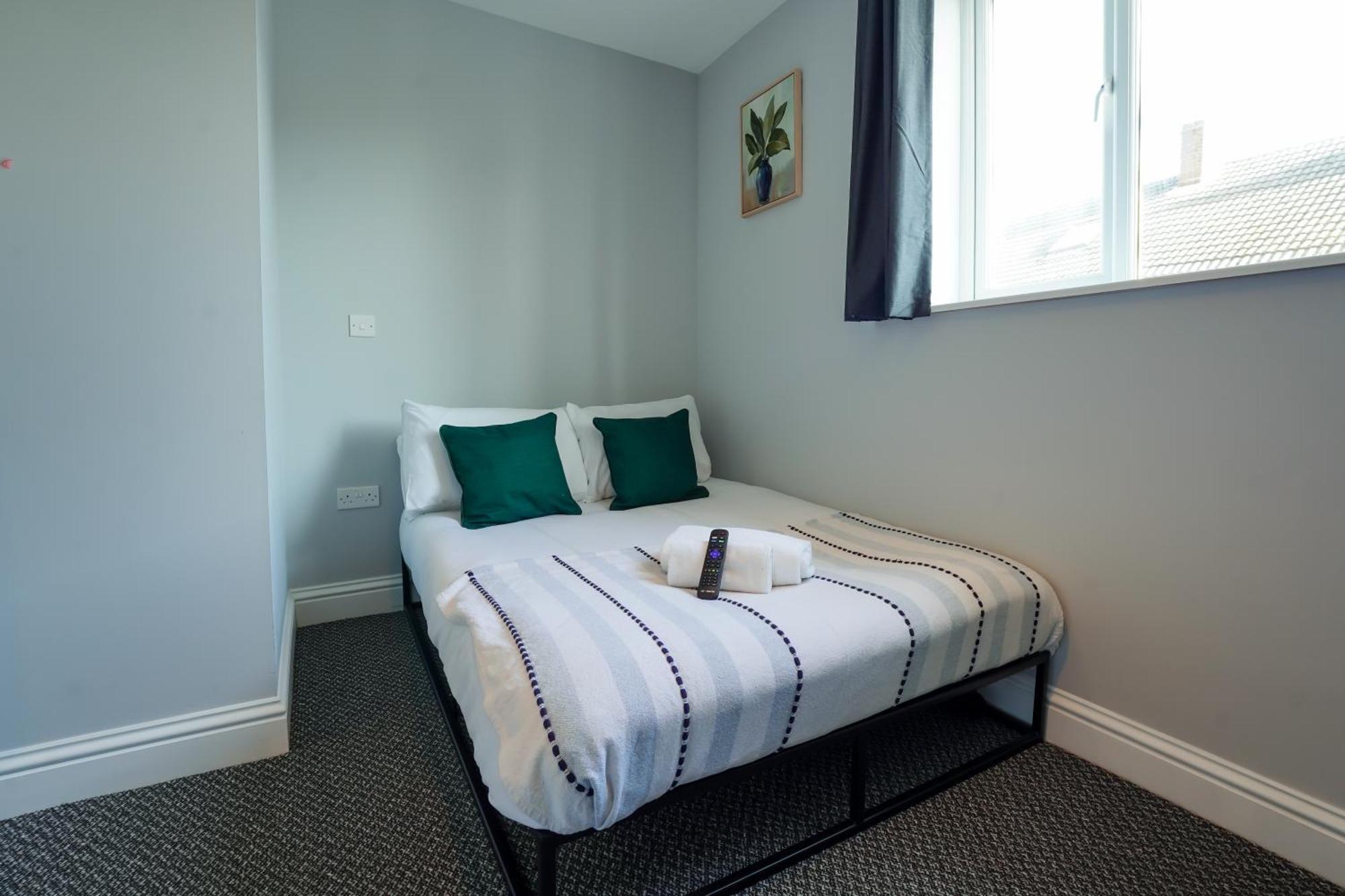En-Suite Double Rooms, Smart Tv Comfy Style Llanelli Exterior photo
