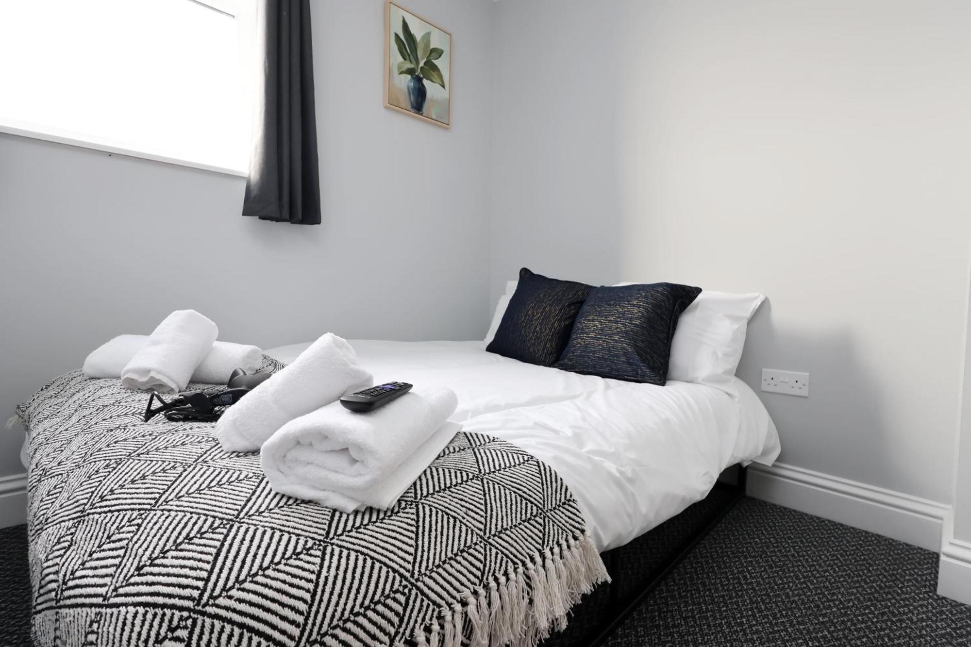 En-Suite Double Rooms, Smart Tv Comfy Style Llanelli Exterior photo