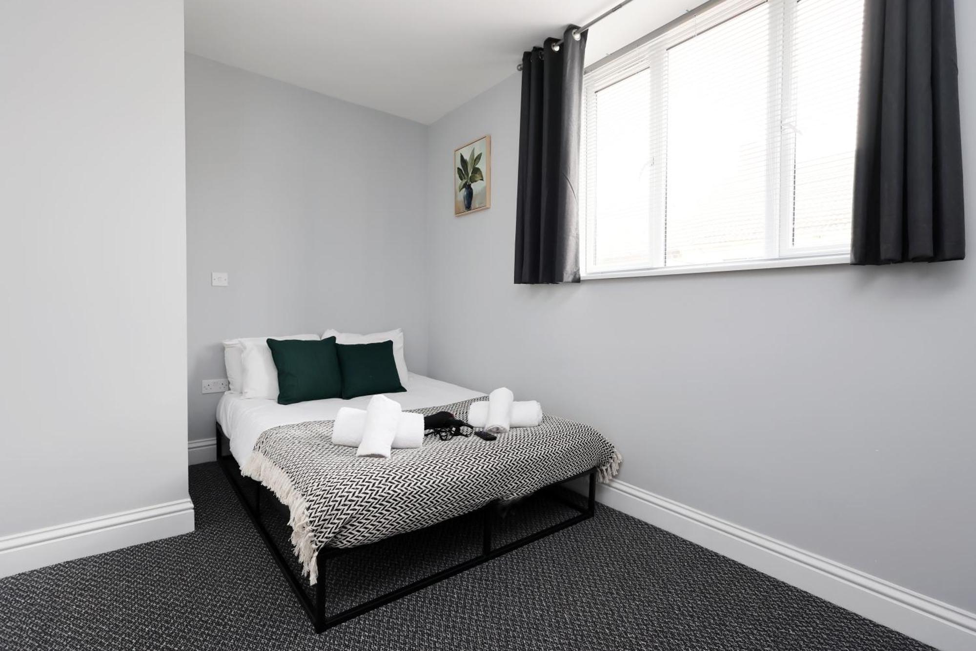 En-Suite Double Rooms, Smart Tv Comfy Style Llanelli Exterior photo