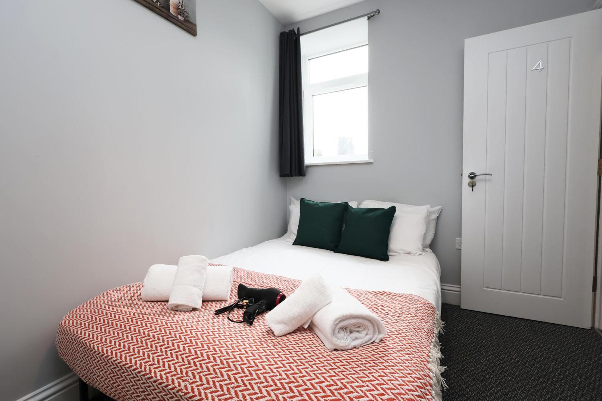 En-Suite Double Rooms, Smart Tv Comfy Style Llanelli Exterior photo