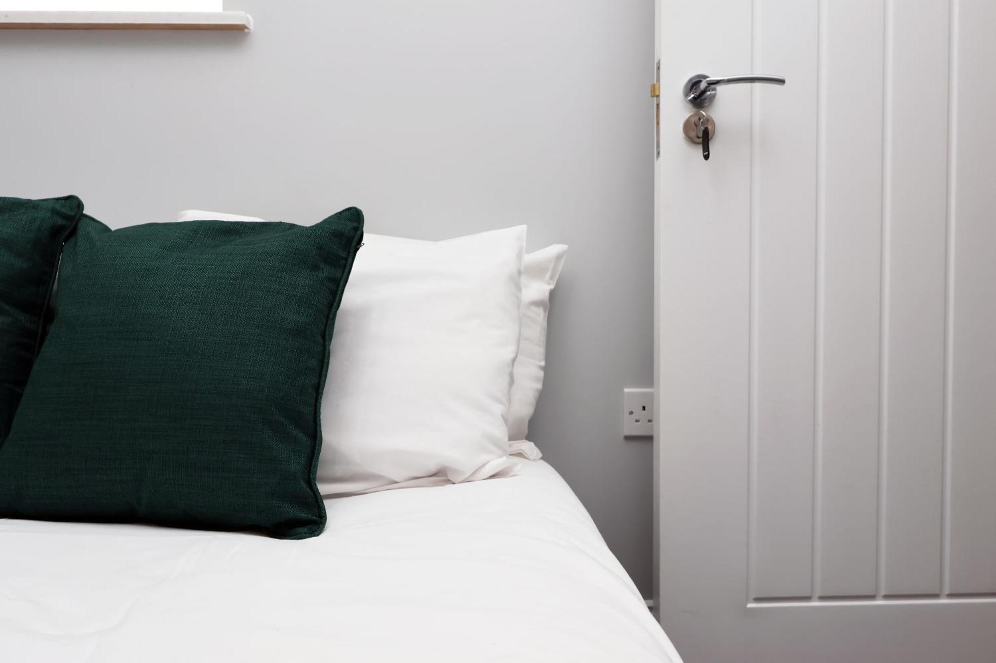 En-Suite Double Rooms, Smart Tv Comfy Style Llanelli Exterior photo