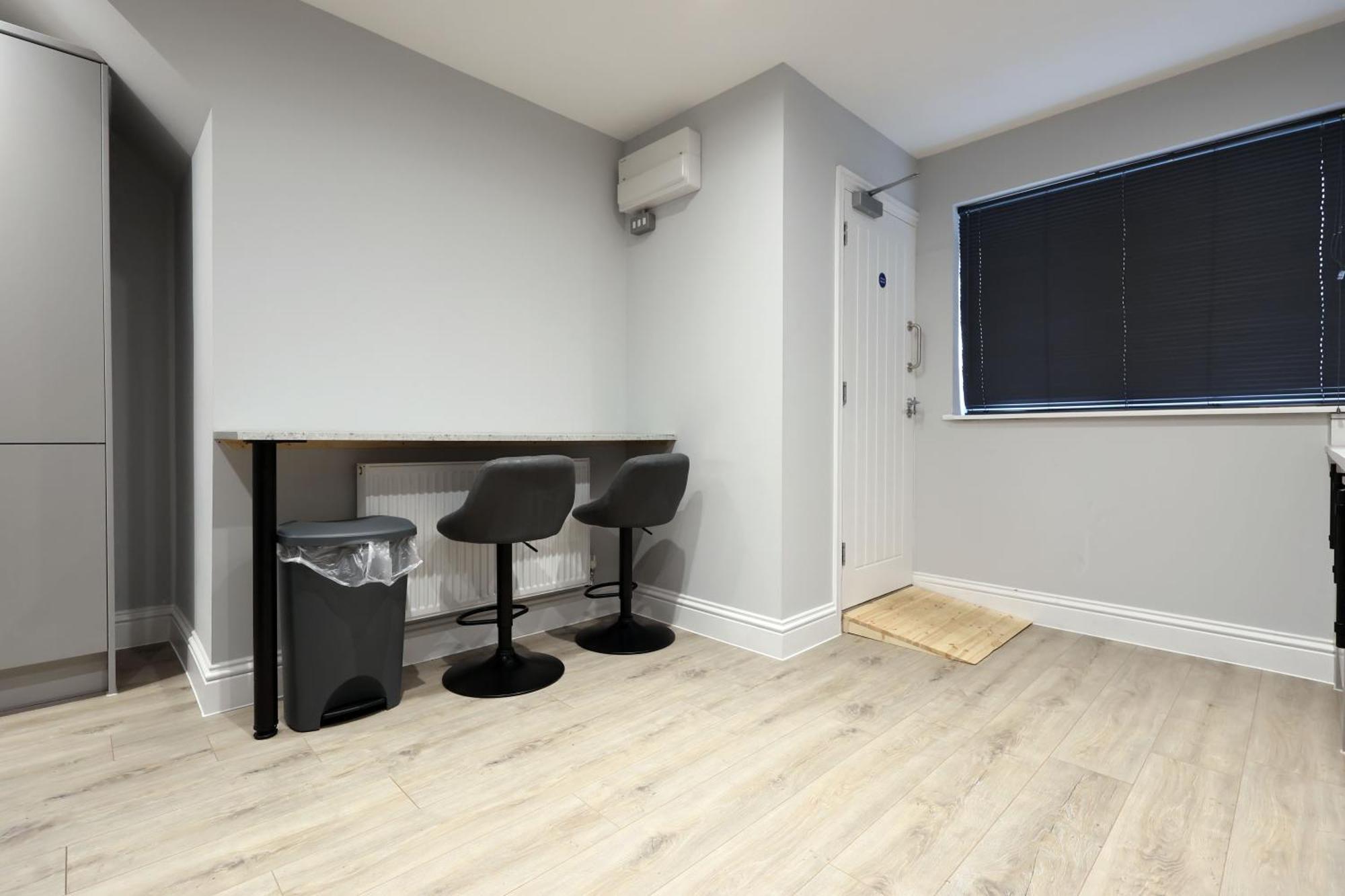 En-Suite Double Rooms, Smart Tv Comfy Style Llanelli Exterior photo