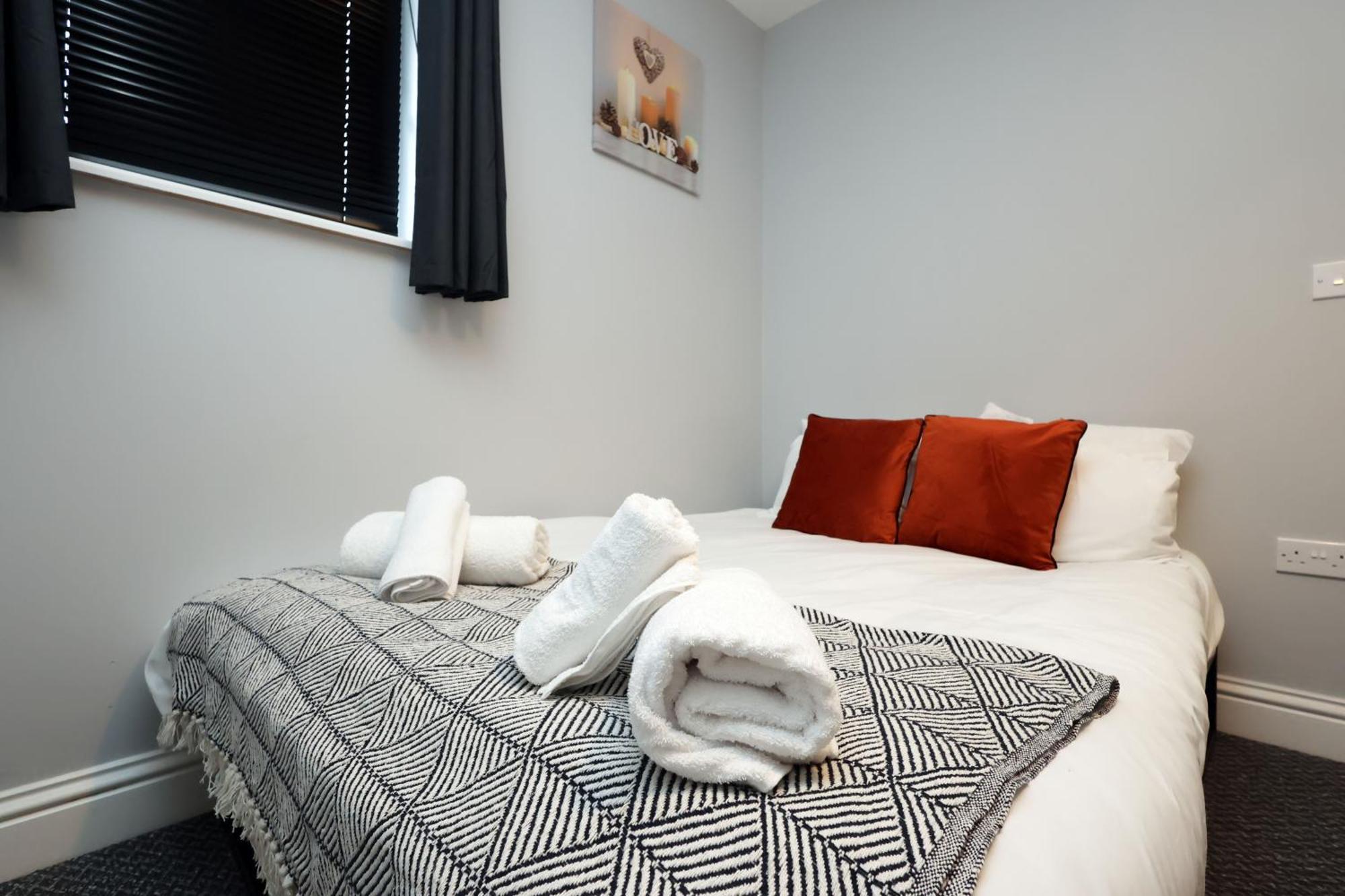 En-Suite Double Rooms, Smart Tv Comfy Style Llanelli Exterior photo