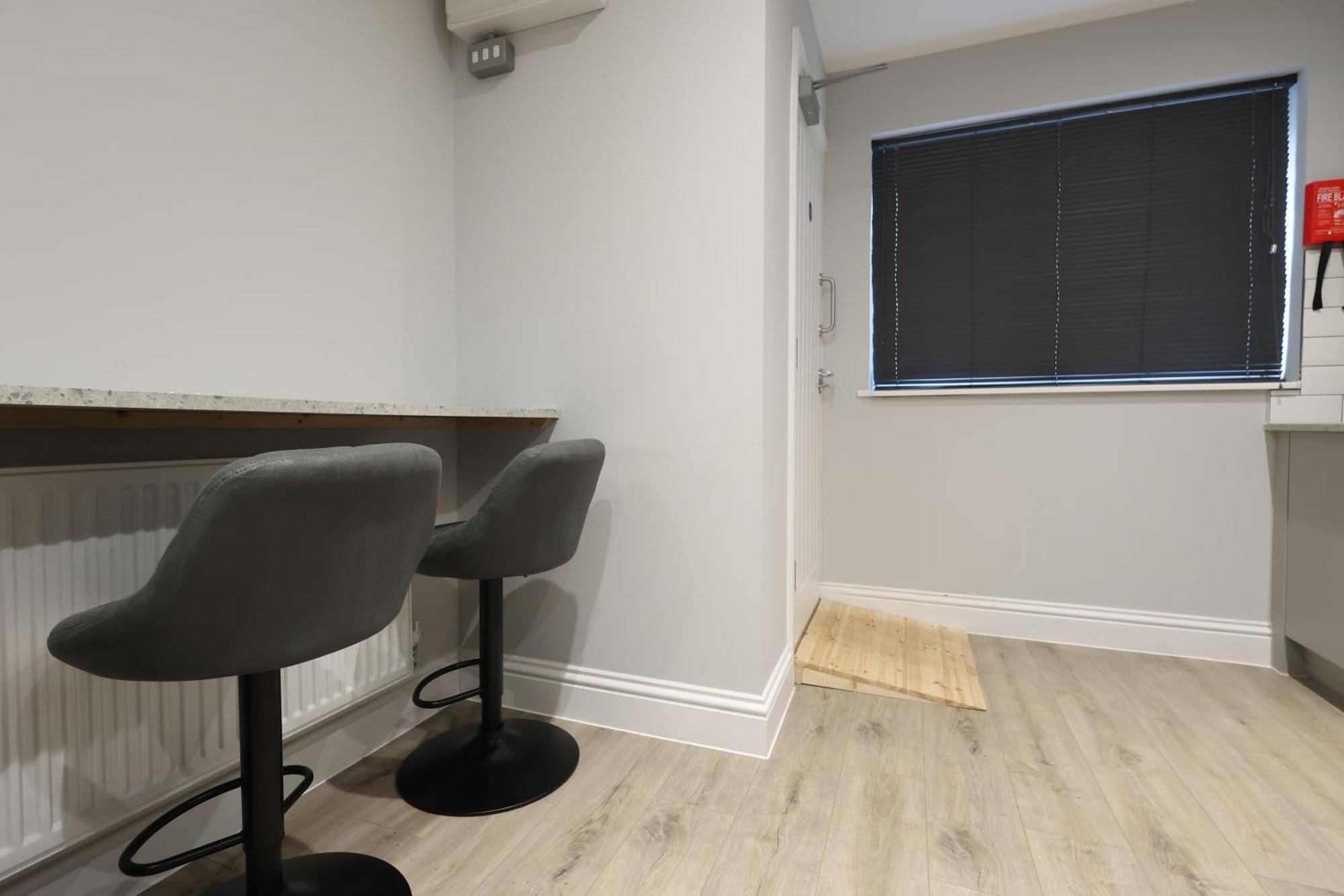 En-Suite Double Rooms, Smart Tv Comfy Style Llanelli Exterior photo
