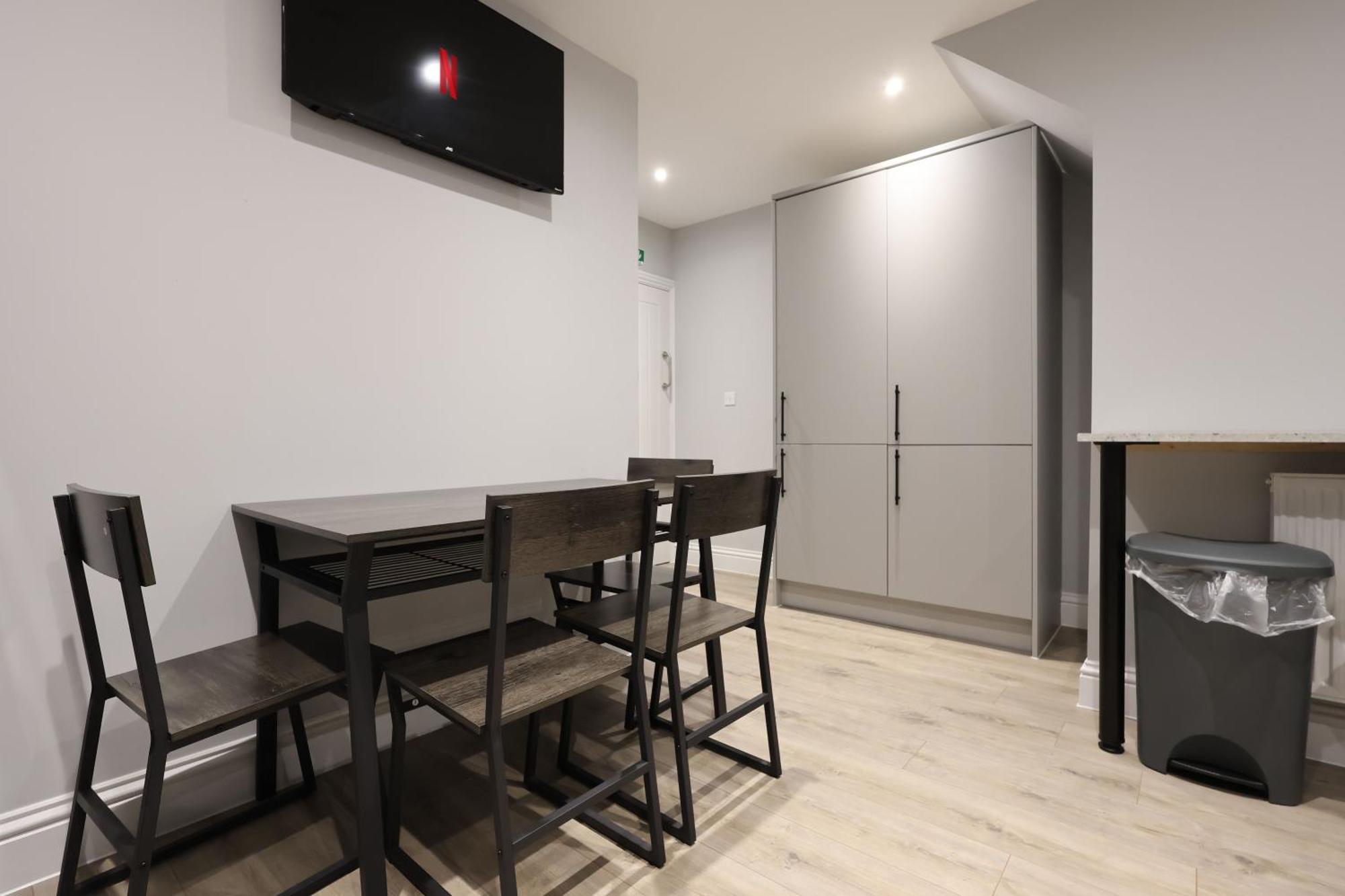 En-Suite Double Rooms, Smart Tv Comfy Style Llanelli Exterior photo