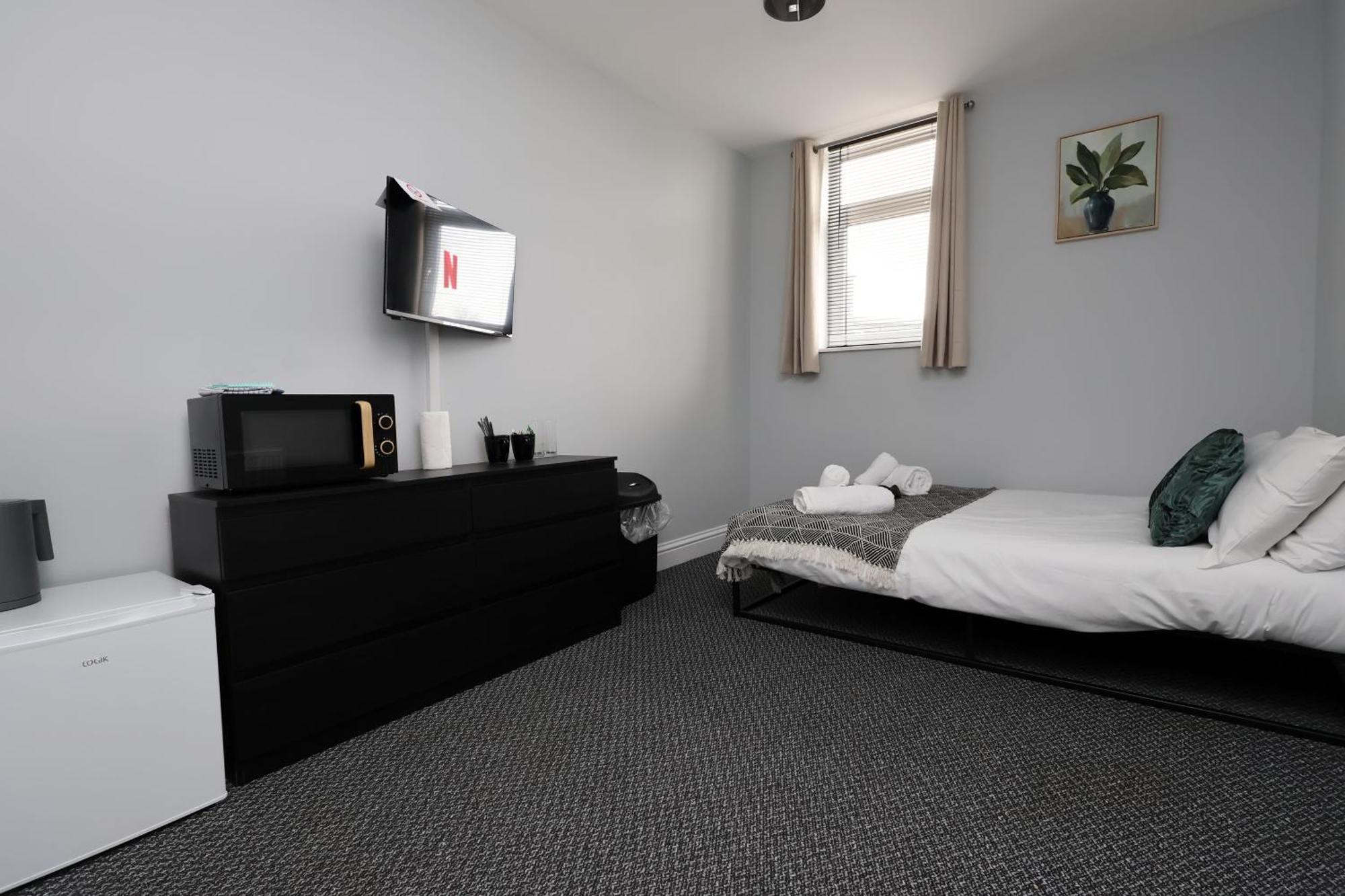 En-Suite Double Rooms, Smart Tv Comfy Style Llanelli Exterior photo