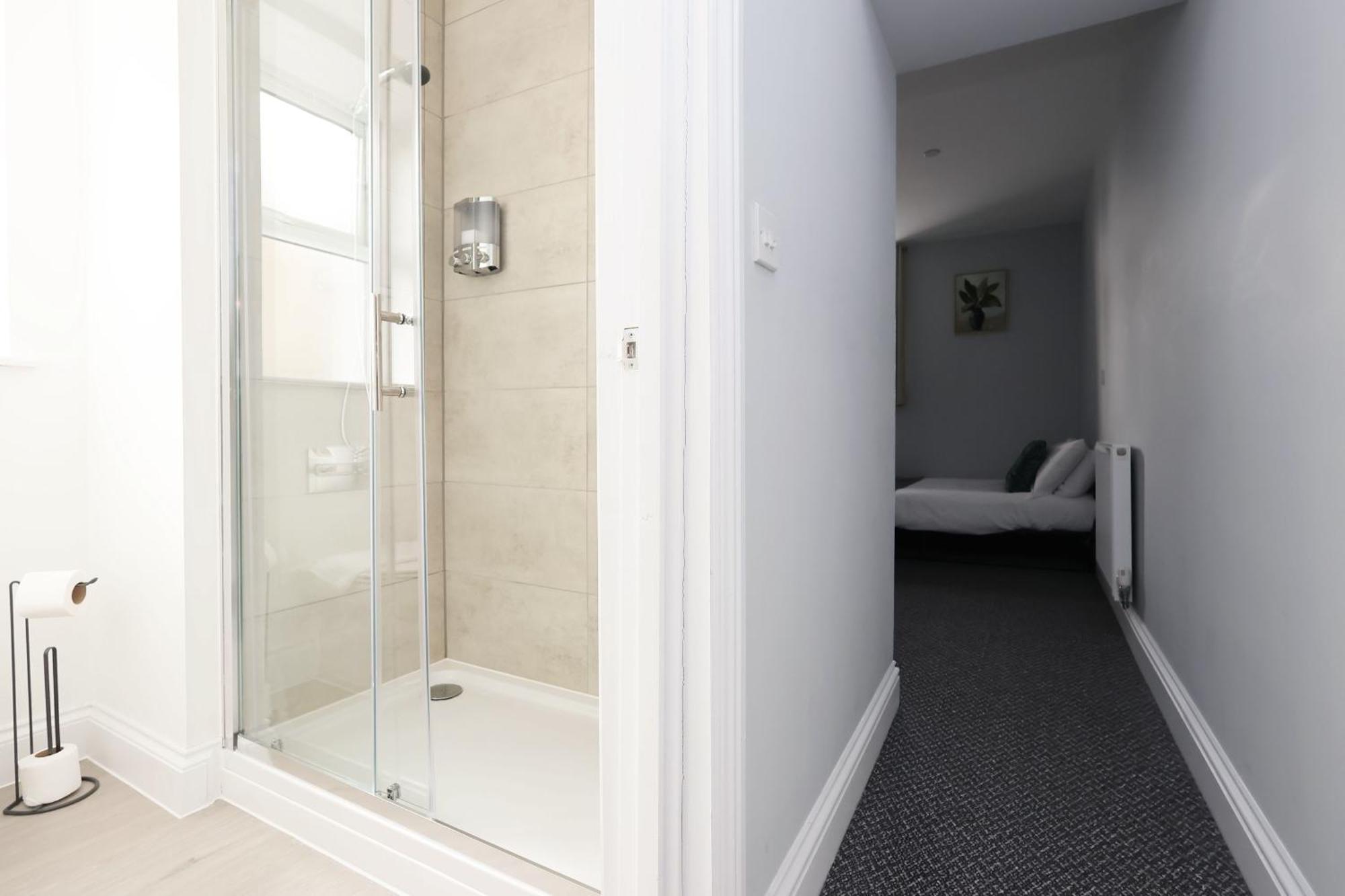 En-Suite Double Rooms, Smart Tv Comfy Style Llanelli Exterior photo